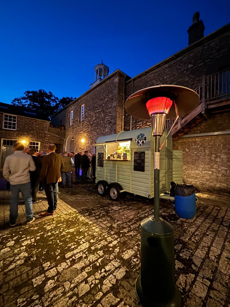 Tipsy Daisy mobile bar in action, photo 8 of 26