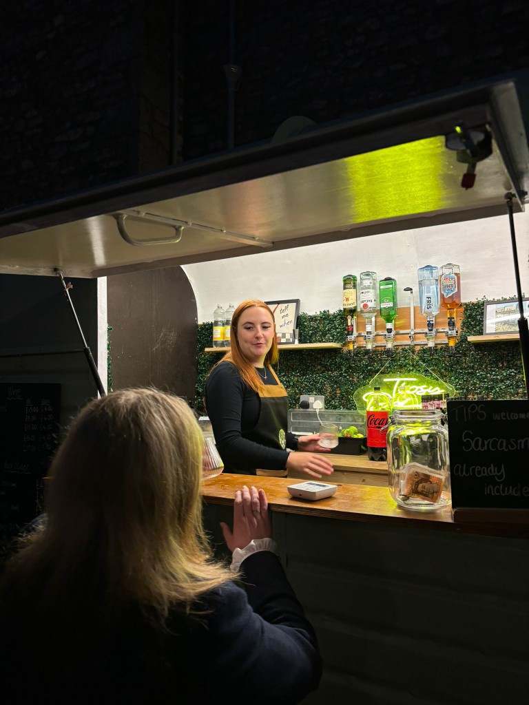 Tipsy Daisy mobile bar in action, photo 9 of 26