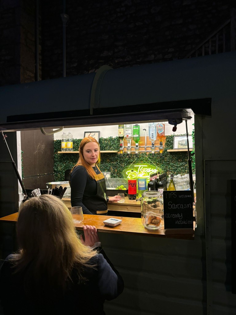 Tipsy Daisy mobile bar in action, photo 12 of 26