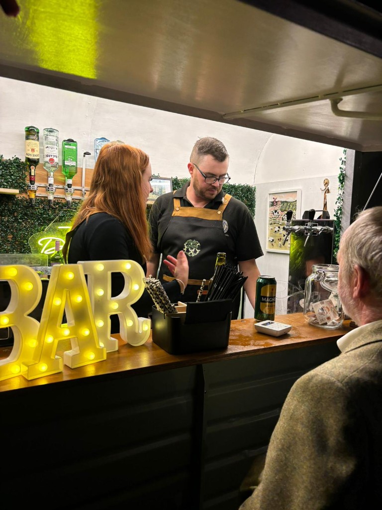 Tipsy Daisy mobile bar in action, photo 15 of 26