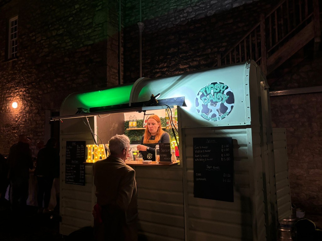 Tipsy Daisy mobile bar in action, photo 19 of 26